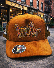 Load image into Gallery viewer, BROWN SUDED MULTICOLOR TRUCKER
