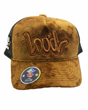 Load image into Gallery viewer, BROWN &amp; BROWN LOUD VELVET HAT
