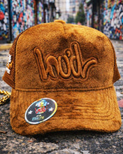 Load image into Gallery viewer, BROWN &amp; BROWN LOUD VELVET HAT
