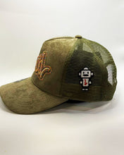 Load image into Gallery viewer, OLIVE SUDED MULTICOLOR TRUCKER (Copy)
